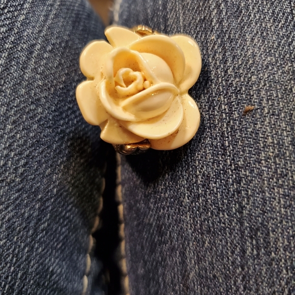 Ring - Picture 1 of 3